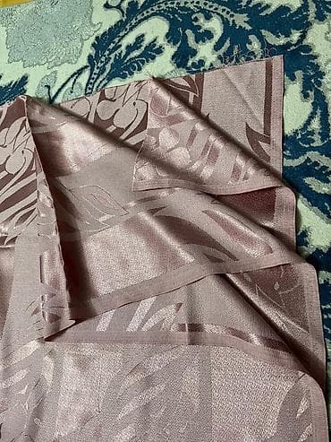 Parçalar: Parça eni-1m56sm,uzunu5m20sm Rəng: Pudra-şampan tonlarında, yüngül — 5