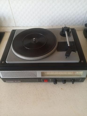 retro gramofon: Vinil pikap + radio kombi qurğu Məhsul təsviri: - Mexaniki vinil — 2