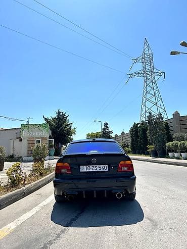 купить бмв: BMW 5 Series E39 sedan – qara rəng, M-paket üslublu eksteryer — 5