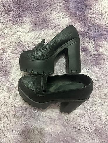se pro: Qadın üçün qalın altlı, platformalı loafer tipli tufli - Rəng: qara - — 1