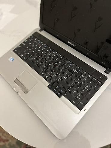 samsung a6 ekran: Samsung RV510 noutbuk Model: NP-RV510 (etiketdə RV510) Ekran: 15.6" — 1