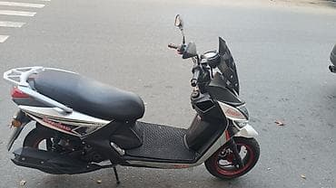 16 tekerler: Freedom Jet 49 skuter Xüsusiyyətlər: - Kuzov rəngi: gümüşü/qara — 6