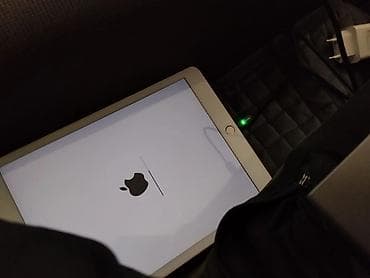 15 pro ve pro max: İşlənmiş Apple iPad 8 (2020), 9,7", 64 GB, Ünvandan götürmə — 1