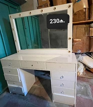 Məhsullar: 1) Vizaj masası – böyük güzgü və güzgü ətrafında lampalar lalafo.az -da Məhsullar: 1) Vizaj masası – böyük güzgü və güzgü ətrafında lampalar