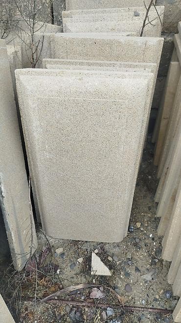 su daşları: Təbii daşdan (qumdaşı/şamaxı daşı tipli) hazırlanmış dekorativ fasad — 1