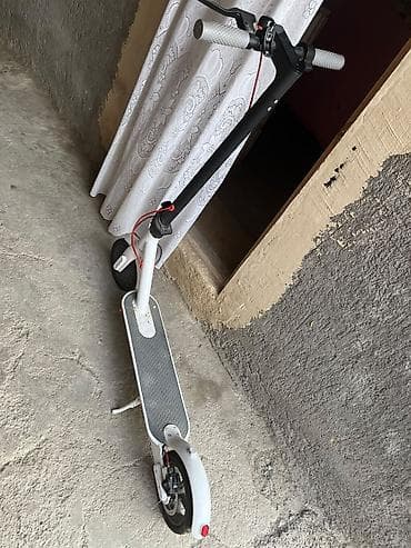 velosiped 26 type 1: Şəhər içi rahat hərəkət üçün elektrik skuter - Rəng: ağ gövdə, qara — 1
