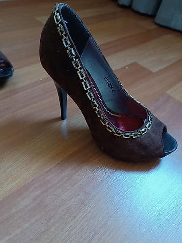 Çəkmələr: Qadın çəkmələri – 2 model bir yerdə 2 ci Əl Az geyinilib 1) Dəri tipli — 9