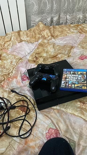 PS4 oyun konsolu paketi - Model: Sony PlayStation 4 (orijinal “fat”