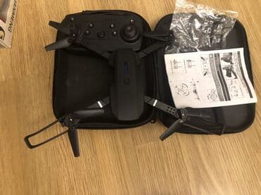 netbook çantası: E88 dronu qara rəngdə və qatlanan dizayna malikdir. Yığcam daşıma — 1