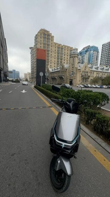 polad moped: Elektrik skuter – şəhər içi rahat və səssiz hərəkət üçün — 1