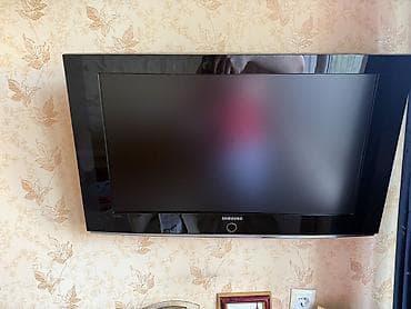 Tam saz veziyyetde Samsung LCD televizor - Ekran diaqonalı təxminən