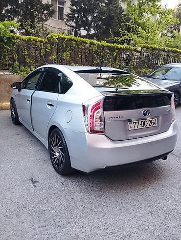 tesla model x: Toyota Prius (3-cü nəsil) hibrid hetçbek - Kuzov: gümüşü rəng, 5 — 3