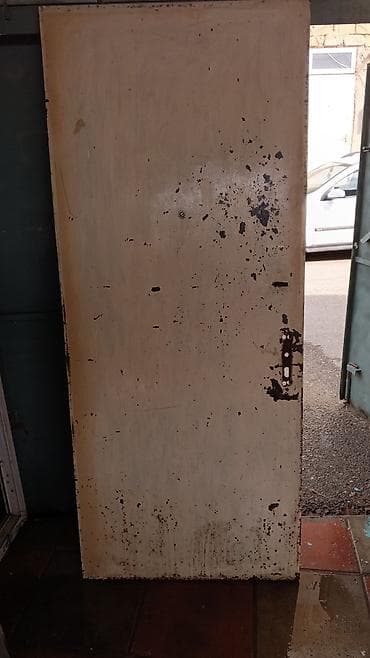 Metal qapı dəsti - Material: polad/metal lövhə, dəmir qutu (kasa) ilə