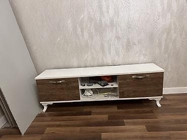 ag laminat: Düz TV altlığı, Polkalı, Laminat — 2