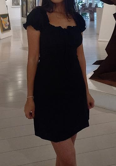 Qara qısa don 1 dəfə geyinilib yenidir. - Rəng: dərin qara - Dizayn