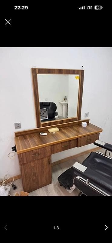 Bərbər salonu üçün güzgülü mebel dəsti Taxta teksturalı materialdan