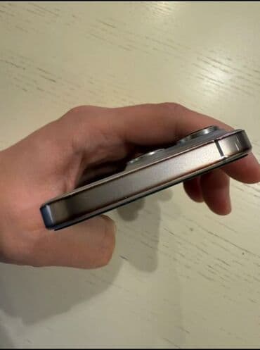 Samsung: IPhone 15 Pro, Natural Titanium, Face ID — 6