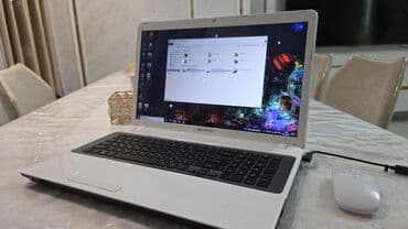 Gateway noutbuk – 17.3" iri ekranlı, ağ rəngli korpus, tam ölçülü