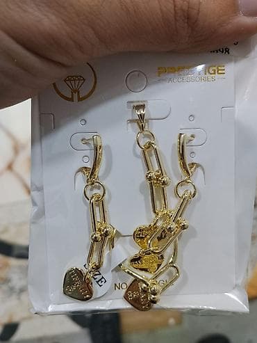 gps saat: Qızılı zərgərlik dəsti - Tərkib: qolbaq, üzük, sırğalar (1 cüt) və — 10