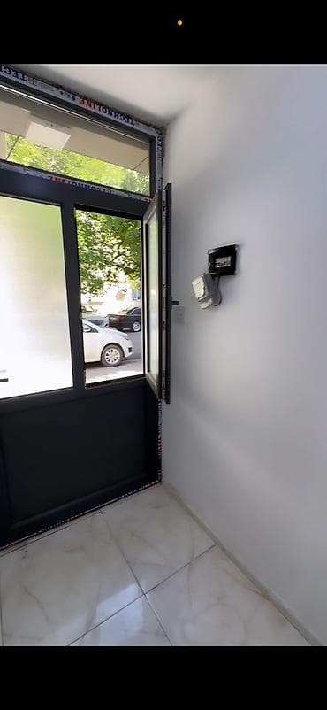 Комнаты: Nerimanovda metrodan 3/4 deq mesafede LİFE CENTİRİN arxasi qadin — 3