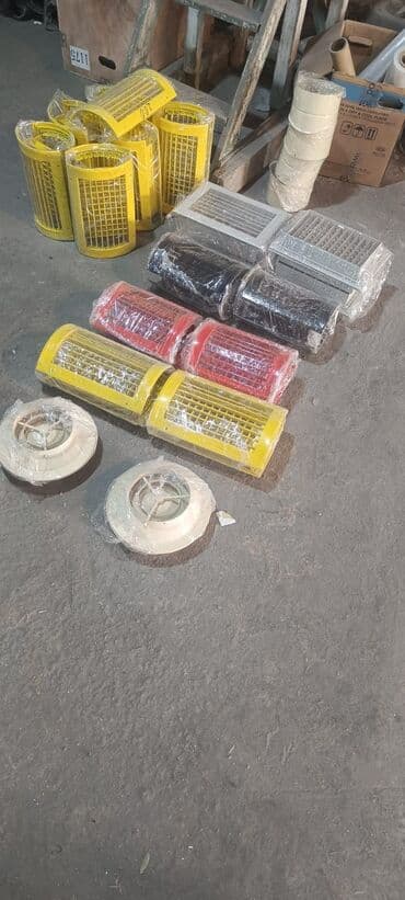 Müxtəlif formalı və rəngli metal ventilyasiya barmaqlıqları təklif