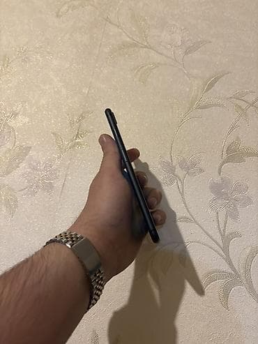 iphone 8 plus ikinci el: IPhone 8 Plus, Qara, Barmaq izi — 5