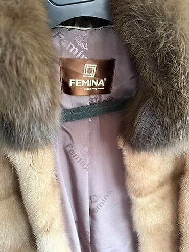 Üst geyimi: Material: Norka, boynu ve qollari sobol Razmer:M-L Brend:Femina — 2