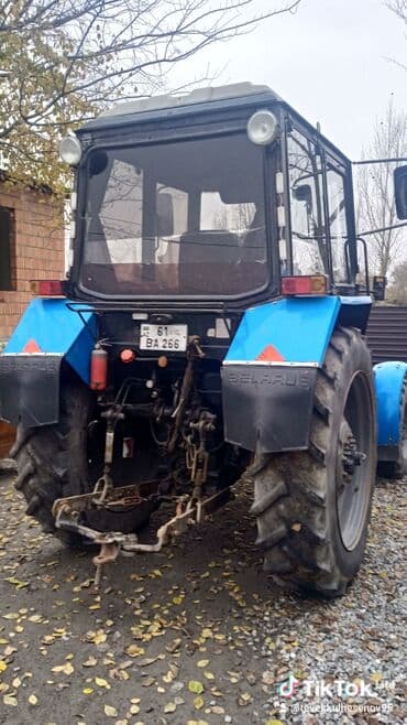 kredite masin: Belarus MTZ traktoru (mavi), 2009 il buraxılışı. Texniki — 7