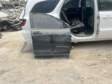 барои сафед кардани руй: Chevrolet Equinox avtomobilinin qapısı. Ağ rəngdədir və avtomobilin — 9