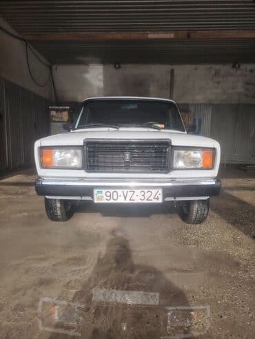 LADA Riva/2107 sedan — klassik arxaötürməli model. Razılaşma yolu ilə