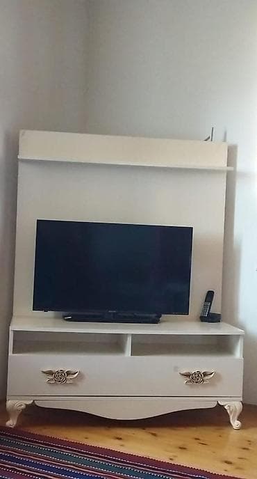ref: İşlənmiş, Düz TV altlığı, Polkalı — 1