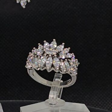 zümrüd qaşlı üzüklər: Dəstə daxildir: Sep, Kulon, Boyunbağı, Gümüş, 925 Əyar — 4