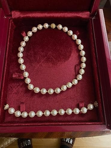 mirvari muncuq: Aralarinda 14k qizil mirvari boyunbagi ve qolbaq.Baglanan gözel — 2