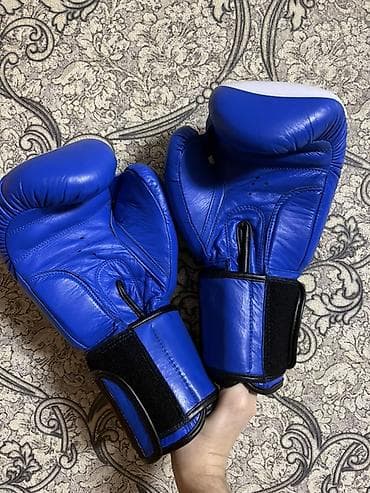Everlast boks əlcəkləri – 12 oz - Rəng: mavi/ağ - Üzərində “EVERLAST — 5