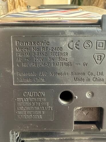 köhnə radio: Panasonic RF-2400. Orginal radio. Normal işləyir. Amma batareya olan — 5