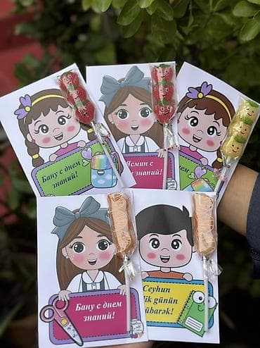 Məktəb mövsümü üçün fərdiləşdirilmiş hədiyyə kartları və şirniyyat