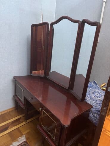 Столы и стулья: Трюмо — 2