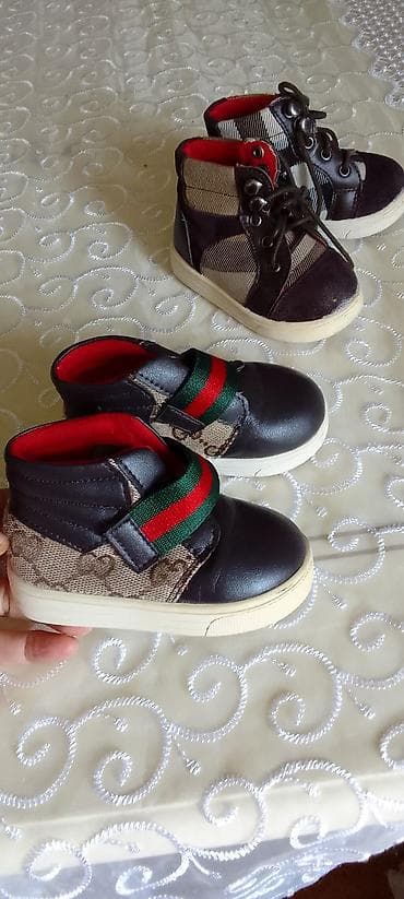 botinki: 2cut bot. her biri 35manat. Gucci ve Burberry. 20 ve 21 razmer — 2