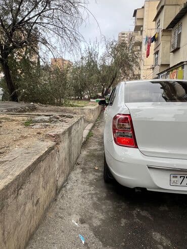 qadın masini: Chevrolet Cobalt: 1.5 l | 2023 il 160025 km Sedan — 4