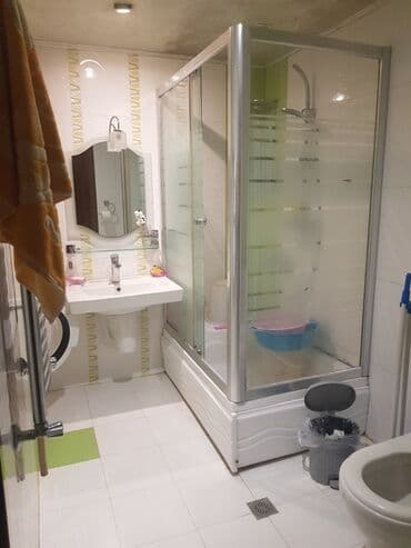 kiraye ayliq: Evin 2 otağı tələbələrə kirayə verilir. Ev təmirli quru və təmizdir. 4 — 3