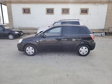 ravon r3 salon: Kia Rio hatchback, qara rəng, 5 qapı. Texniki və salon: - Mexaniki — 1