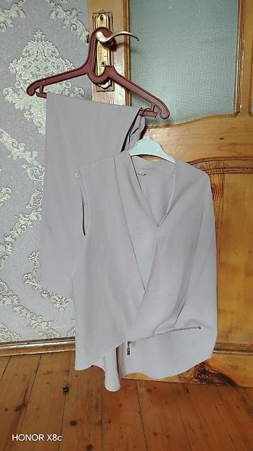 ray ban eynəkləri: Qadın geyim dəsti və ayrı parçalar 1) Açıq mavi yuma effektli denim — 2