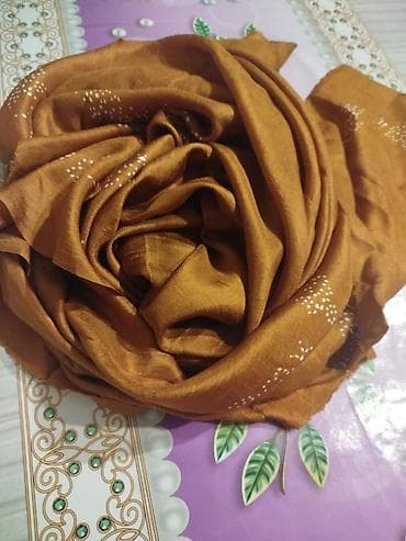 Qədimi kəlağayı. Ölçüsü 1.60 / 1.60 a istifadə olunmayıb. Dəyərindən