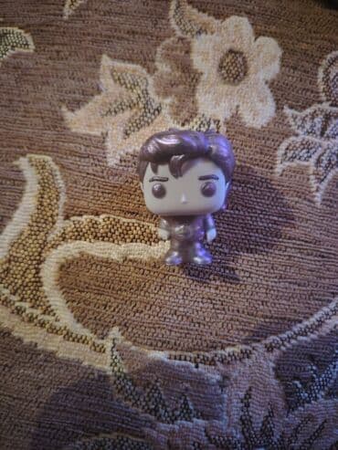 Fiqur, Plastik, rəng - Bənövşəyi