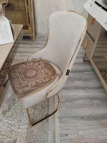 carpayı dəsti: Lüks qonaq otağı və yemək otağı mebel dəsti Tərkibi: - Yemək masası — 8