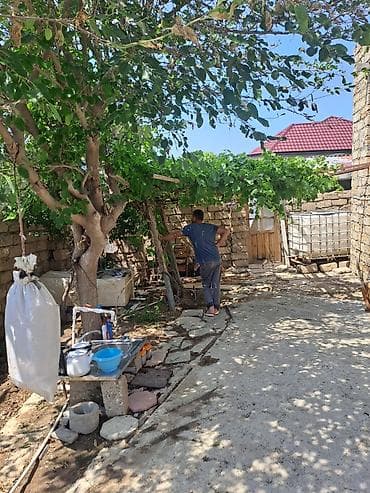 salyanda: Ev satilir 4 sotun icindedi 5 otaq 7 das kursunde tikilib yaninda — 10