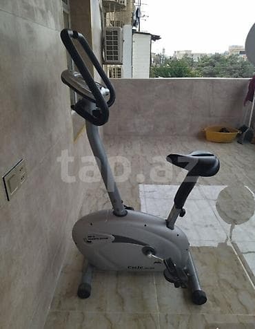 Velotrenajor ela vəziyyətdə. Bir çox velotrenajor Xizək Veloxizekler