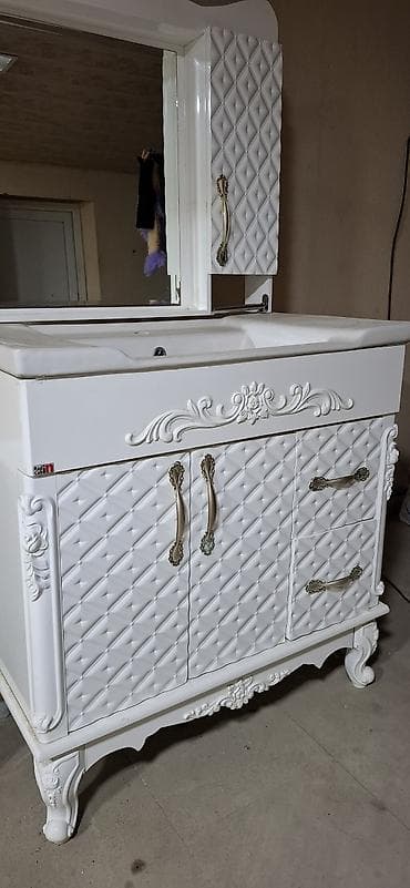 hamam ucun skaflar: Vanna otağı üçün klassik üslubda lavabo və güzgülü şkaf dəsti — 3