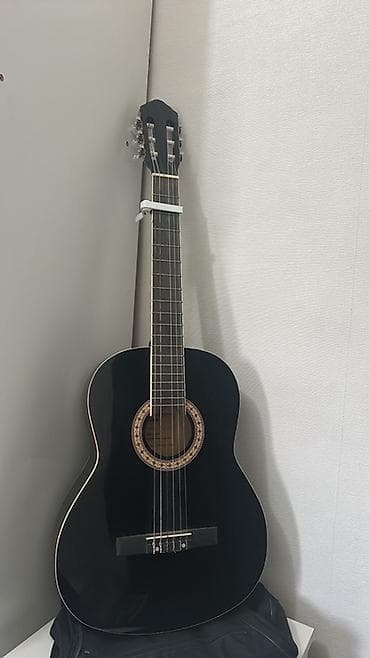 klasik gitar: Klassik akustik gitara – qara rəng - Korpus: klassik forma, parlaq — 1