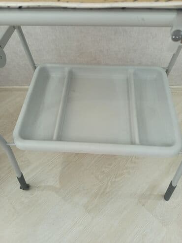 Beşiklər: Kompakt dizaynlı və asan istifadə olunan uşaq dəyişdirmə masası — 2